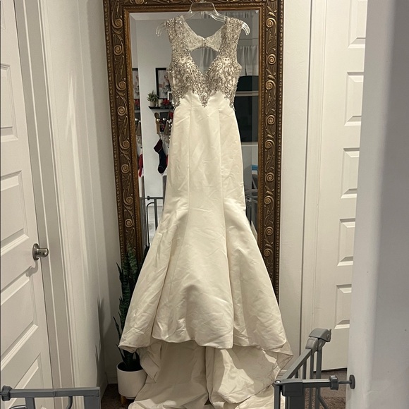 Allure Bridals wedding dress fit and flare satin mermaid style Ivory 4 - Picture 3 of 17